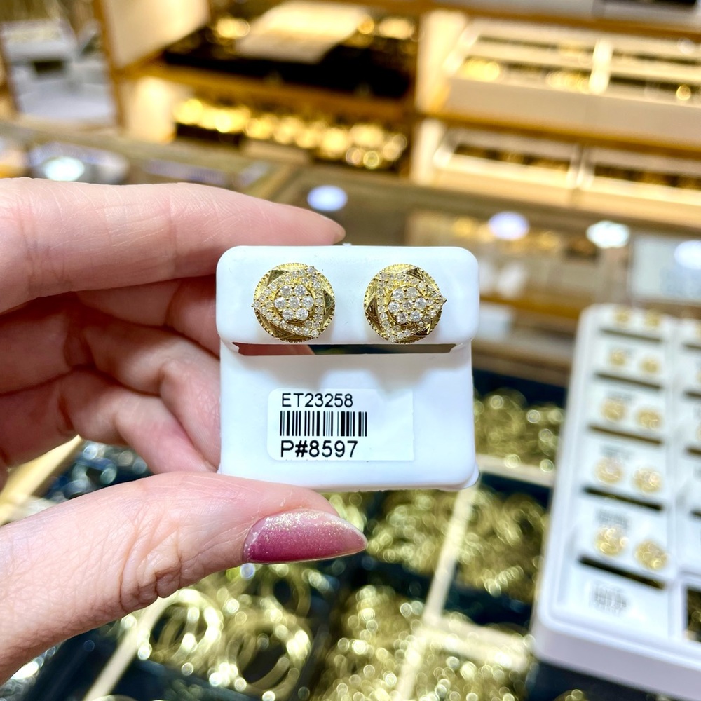 14K Yellow Gold Diamonds Stud Earrings
